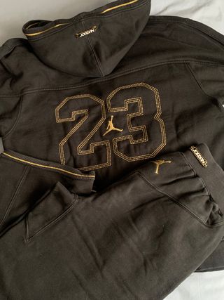 Chandal completo Gold Edition Jordan Black de segunda mano por 140 EUR en  Córdoba en WALLAPOP