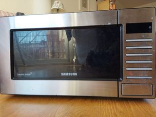 Microondas Samsung (no enciende) de segunda mano por 29 EUR en Mataró en  WALLAPOP