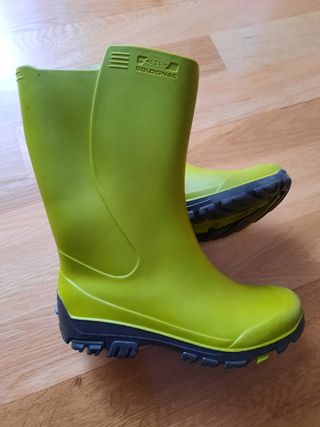 Botas de agua \\/ katiuskas niñ@ t. 31-32 de segunda mano por 6 EUR en  Amorebieta-Etxano en WALLAPOP