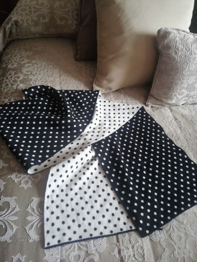 Preciosa bufanda a estrenar 50% lana