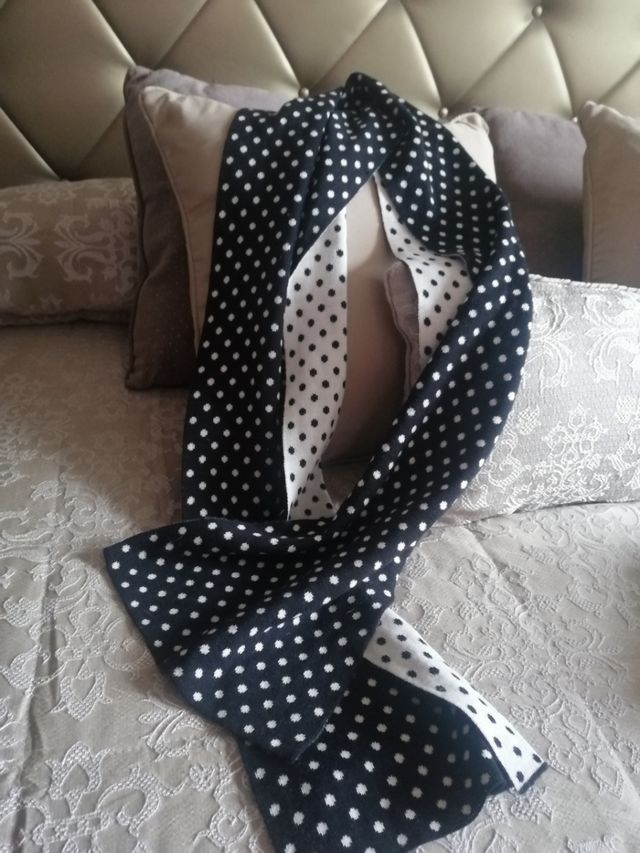 Preciosa bufanda a estrenar 50% lana