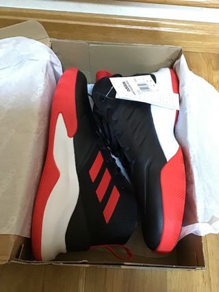 Zapatillas baloncesto Adidas Ownthegame N 46 de segunda mano por 53 EUR en  Zaragoza en WALLAPOP