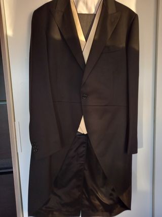 Traje de chaqué sastrería Álvaro Moreno talla 48 de segunda mano por 120  EUR en Sevilla en WALLAPOP