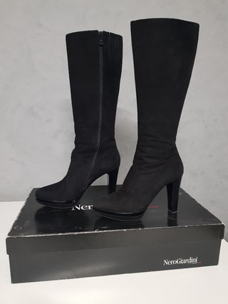 Botas Altas de Nero Giardini de segunda mano por 90 EUR en Vitoria-Gasteiz  en WALLAPOP