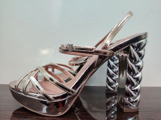 Tacones tricolor. Marca El Caballo de segunda mano por 27 EUR en Bueu en  WALLAPOP