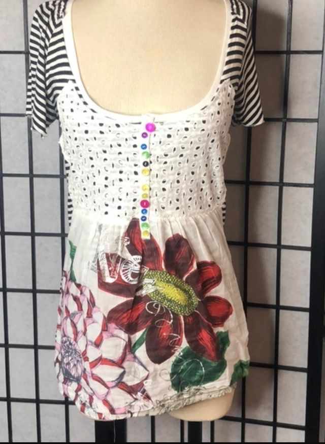 camiseta desigual talla M