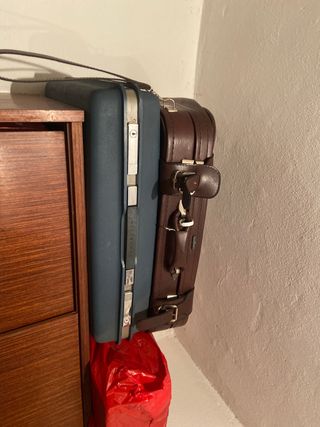 Vendo 2 maletas antiguas de segunda mano por 30 EUR en Málaga en WALLAPOP