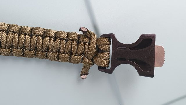 Pulsera de Supervivencia