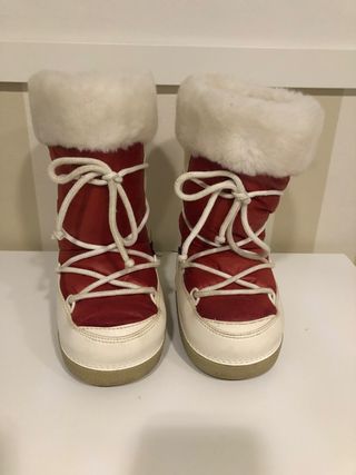 Botas nieve MK de segunda mano por 20 EUR en Barcelona en WALLAPOP
