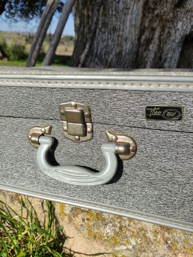 Maleta vintage marca Mik