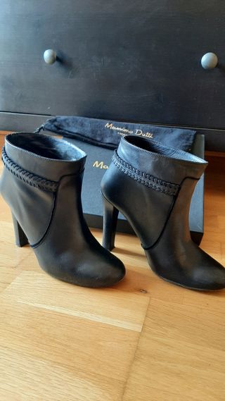 Botas negras Massimo dutti. de segunda mano por 10 EUR en Las Rozas de  Madrid en WALLAPOP