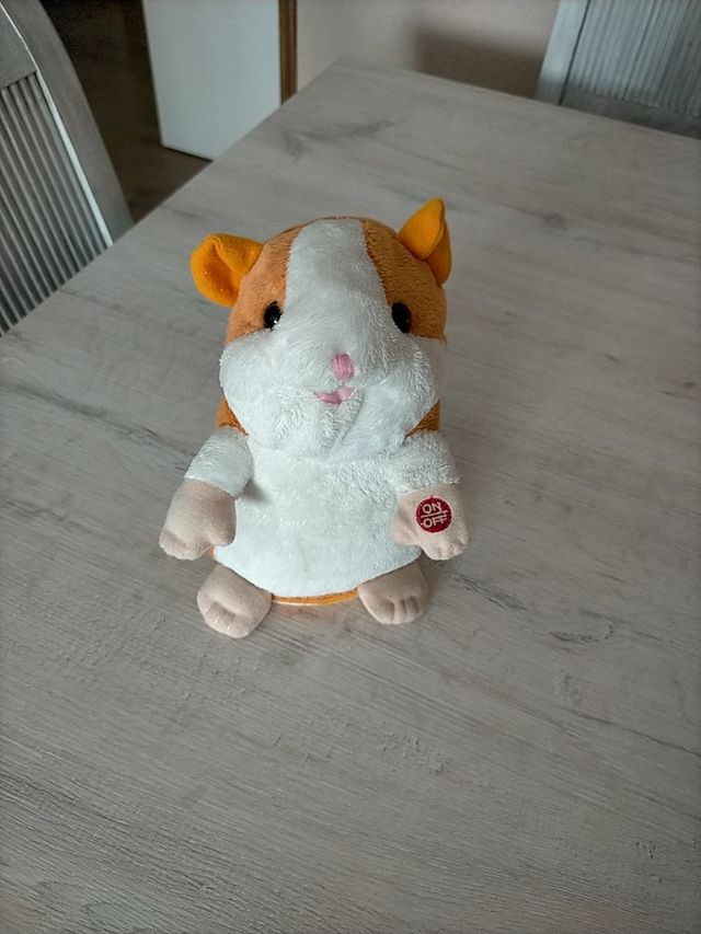 Peluche Hamster parlante.