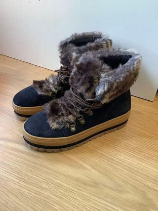 Botas Sixty Seven de pelo, azul marino de segunda mano por 12 EUR en  Barriada del Angel en WALLAPOP