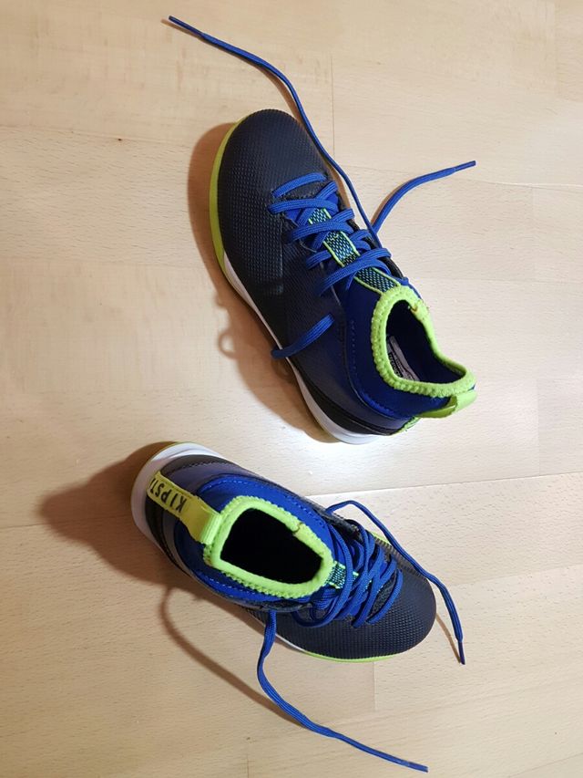 Botas fútbol. ¡SIN USAR!