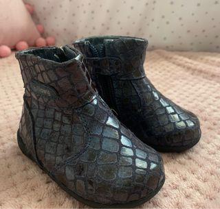 Botas bebé número 19 de segunda mano por 5 EUR en Gijón en WALLAPOP
