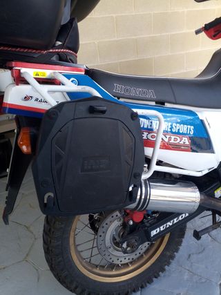 Fijación de maleta trasera para Honda Africa Twin CRF 1000L SHAD:  FIJACIONES DE PORTAEQUIPAJES