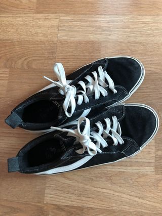 Zapatillas negras y blancas Primark de segunda mano por 4 EUR en Granada en  WALLAPOP