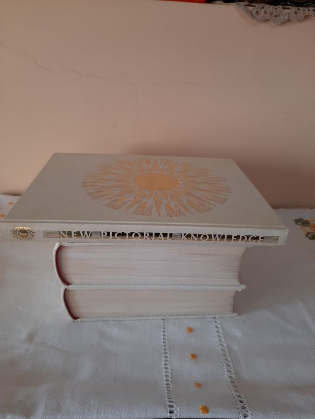 Enciclopedia totalmente EN INGLES.