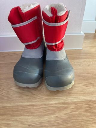 Botas nieve infantiles 32-33 de segunda mano por 8 EUR en Colonia Covibar  en WALLAPOP