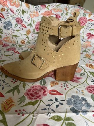 Botines Rocio Camacho x Krack de segunda mano por 50 EUR en Santander en  WALLAPOP