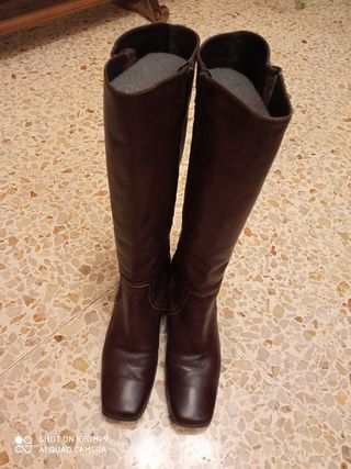 Botas altas de señora de segunda mano por 45 EUR en Sabiñánigo en WALLAPOP