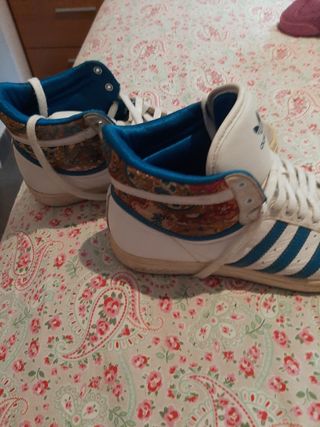 Bambas adidas edición limitada de segunda mano por 8 EUR en Barcelona en  WALLAPOP