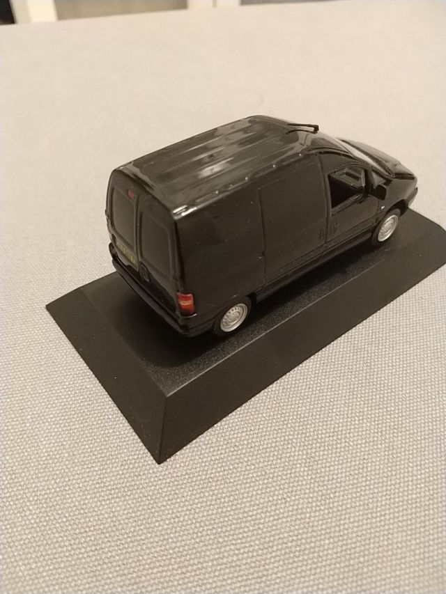Peugeot Expert mkI restyling 2004 1/43 de Norev