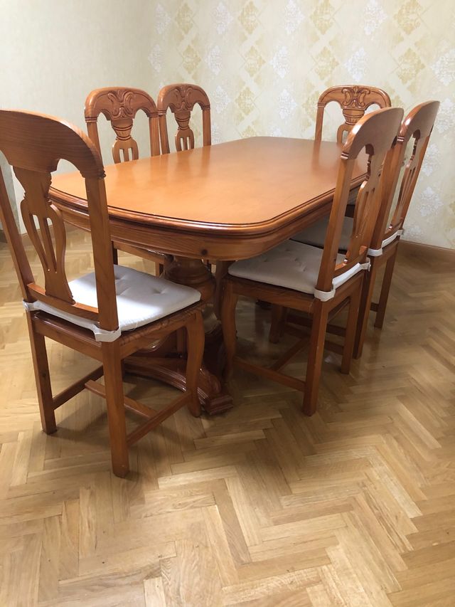 Mesa de madera, se puede restaurar, 6-8 comensales