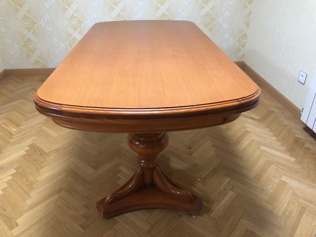 Mesa de madera, se puede restaurar, 6-8 comensales