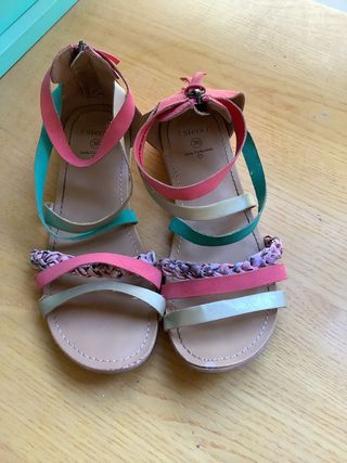 Sandalias niña de colorines sfera de segunda mano por 6 EUR en Barcelona en  WALLAPOP