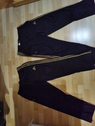Pantalon Real Madrid negro dorado de segunda mano por 20 EUR en Coslada en  WALLAPOP
