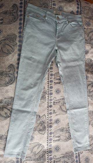 Vaquero rayas Stradivarius de segunda mano por 8 EUR en Alcalá de Henares  en WALLAPOP