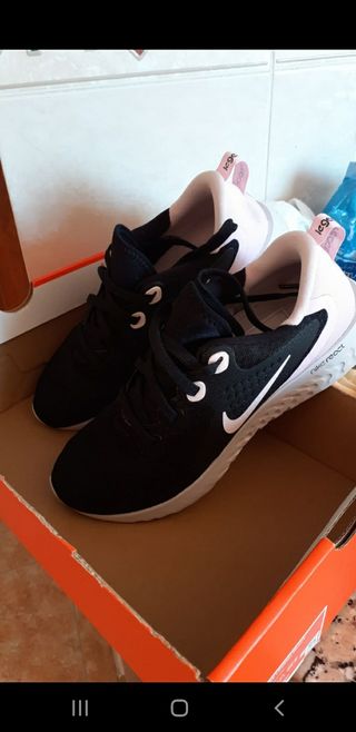 Tenis Nike talla 39 de segunda mano por 50 EUR en Fuengirola en WALLAPOP