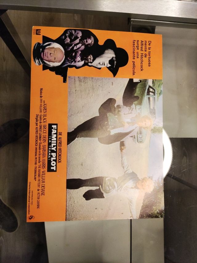 8 lobby card de "la trama" (family plot) hitchcock