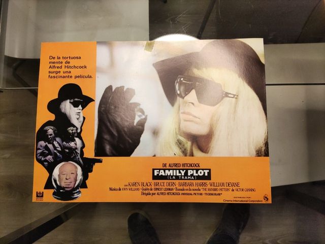 8 lobby card de "la trama" (family plot) hitchcock