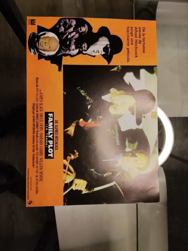 8 lobby card de "la trama" (family plot) hitchcock