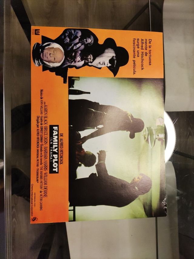 8 lobby card de "la trama" (family plot) hitchcock