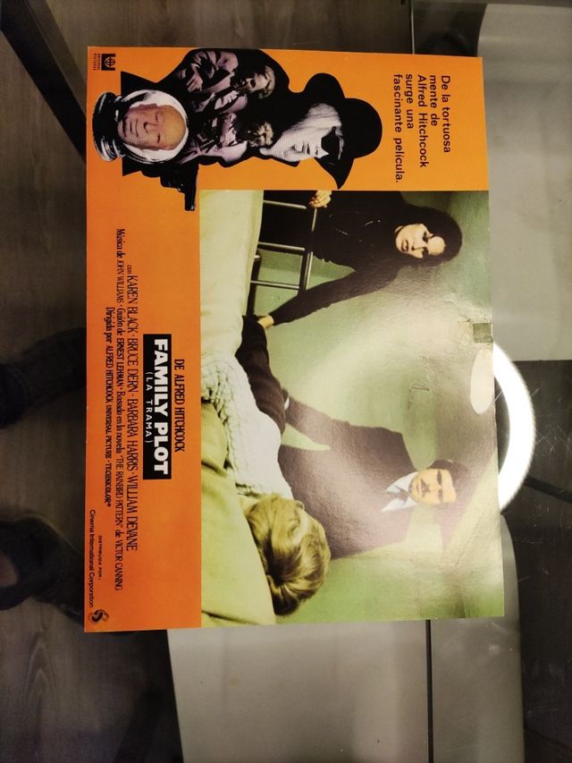 8 lobby card de "la trama" (family plot) hitchcock