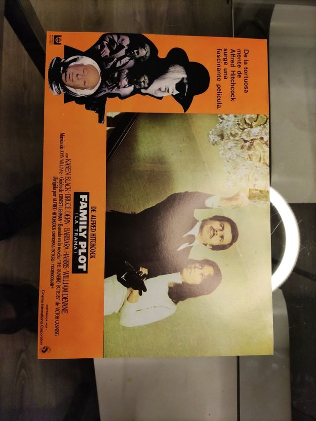 8 lobby card de "la trama" (family plot) hitchcock