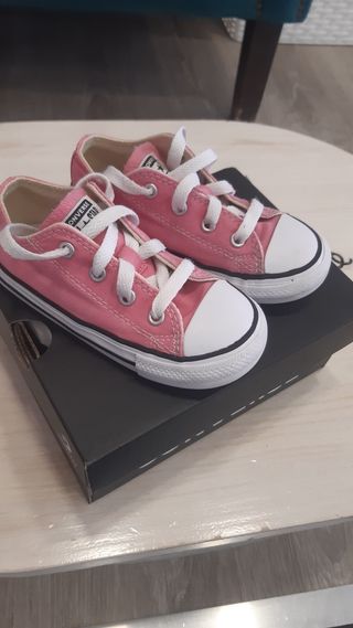 Zapatillas Converse niña talla 24 de segunda mano por 20 EUR en Getafe en  WALLAPOP