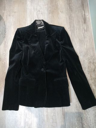 Traje terciopelo negro mujer de segunda mano por 24 EUR en L\\'Hospitalet de  Llobregat en WALLAPOP