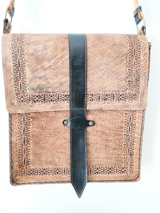 Bolso bandolero hombre de segunda mano por 50 EUR en Barcelona en WALLAPOP