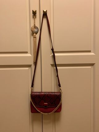 Bolso granate de Parfois de segunda mano por 2,5 EUR en San  Bizenti-Barakaldo en WALLAPOP