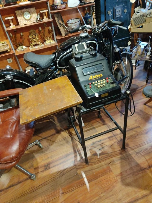 maquina sumadora antigua Astra de 1922.