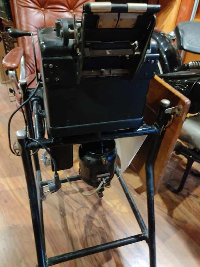 maquina sumadora antigua Astra de 1922.