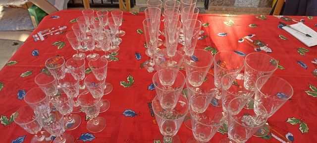 cristaleria fina con jarra