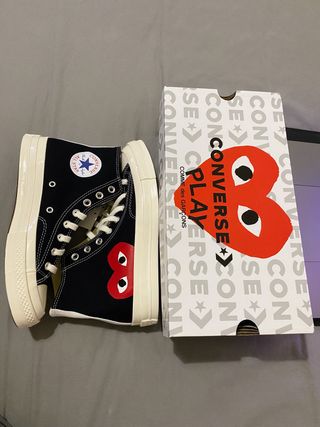 Converse x commes negras ( talla 40) de segunda mano por 250 EUR en Madrid  en WALLAPOP