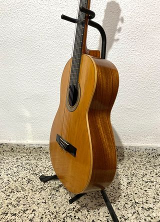 Guitarra ALHAMBRA + Clavijero + Cuerdas de segunda mano por 70 EUR en  Madrid en WALLAPOP