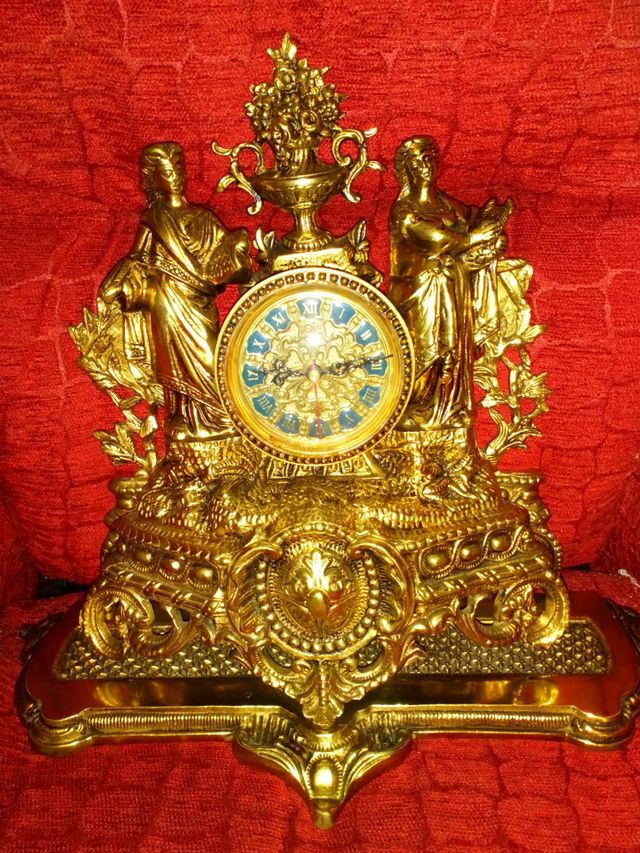 Reloj de bronce macizo