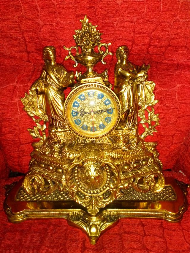 Reloj de bronce macizo